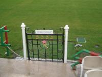 Lgen p Old Trafford Cricketbane. Igennem den har alle bermte spillere get. The gate at Old Trafford through which all famous cricketers have passed.