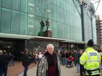 Det var lidt stort at st foran Old Trafford i Manchester. It felt great to stand in front of Old Trafford, Manchester.