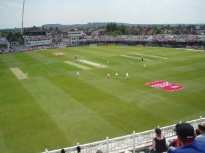 En flot dag p Trent Bridge, cricketbanen i Nottingham. Sri Lanka ved grdet.