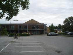 Bellevuehallen, som den ser ud i dag. Noget forandret udvendig i forhold til, da vi spillede håndbold derinde.