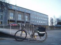 Bevis 1: Cykel foran Århus Rådhus i dag.