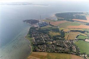 Luftfoto Studstrup. Jeg str og vinker i haven. View over Studstrup. I am waving to you from my garden.