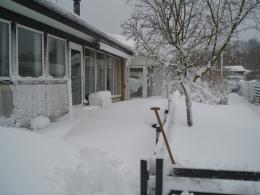 Masser af sne p tearssen. Plenty of snow on the porch.